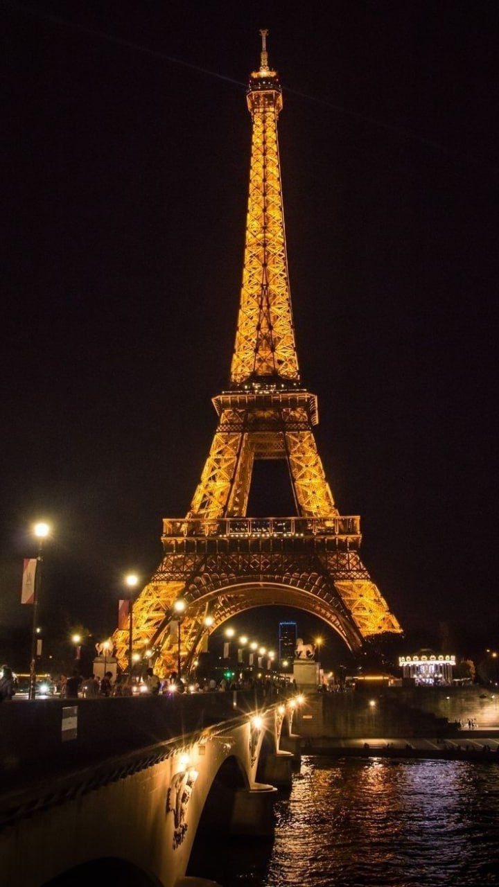 7-Day Romantic Tour for Two in Paris